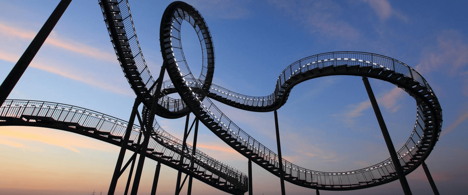 Straße die sich in zwei Wege teilt